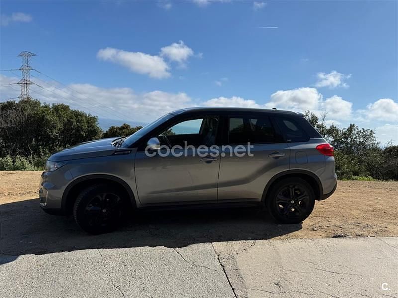 Usado Suzuki Vitara 140 CV (102 kW) 2017 Gris / plata SUV