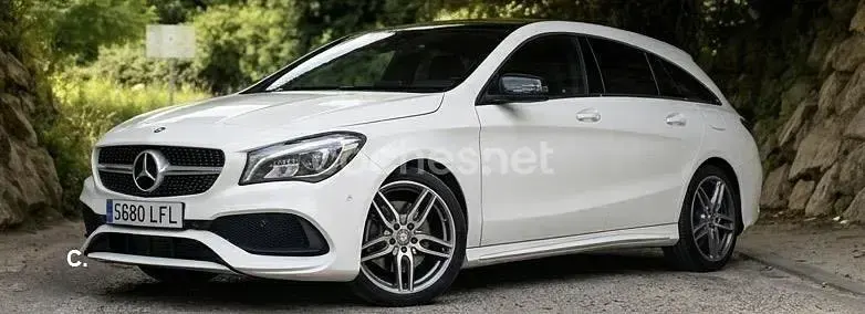 Usado Mercedes CLA220 Shooting Brake AMG line 177 CV (130 kW) 2016 Blanco Familiar