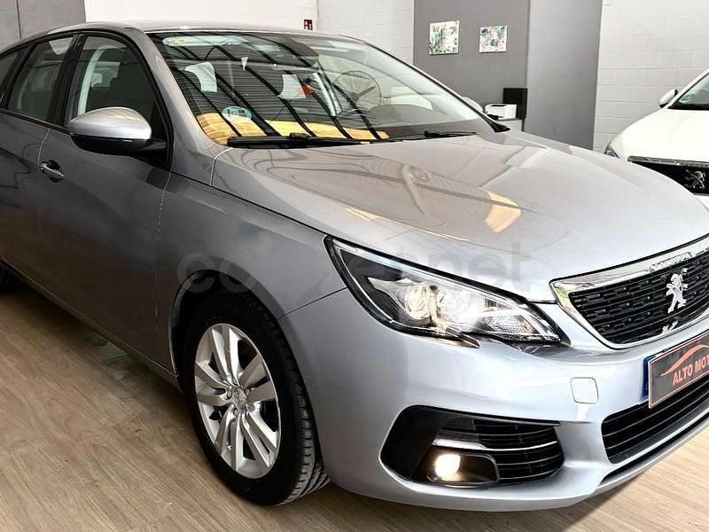 Usado Peugeot 308 SW Active 130 CV (95 kW) 2020 Gris / plata Familiar