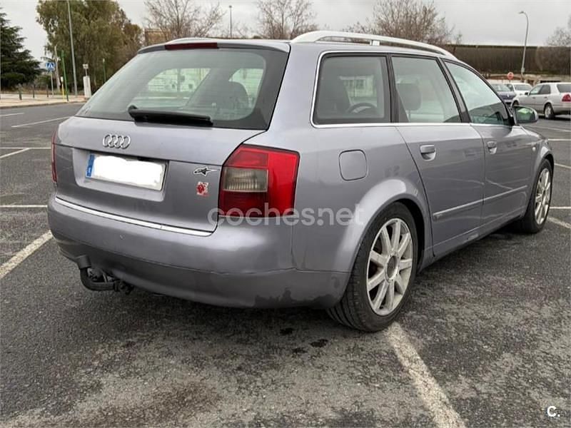 Usado Audi A4 130 CV (95 kW) 2003 Gris / plata Familiar