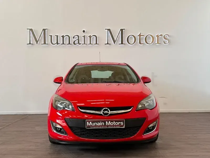 Usado Opel Astra Selective 110 CV (80 kW) 2013 Rojo Berlina