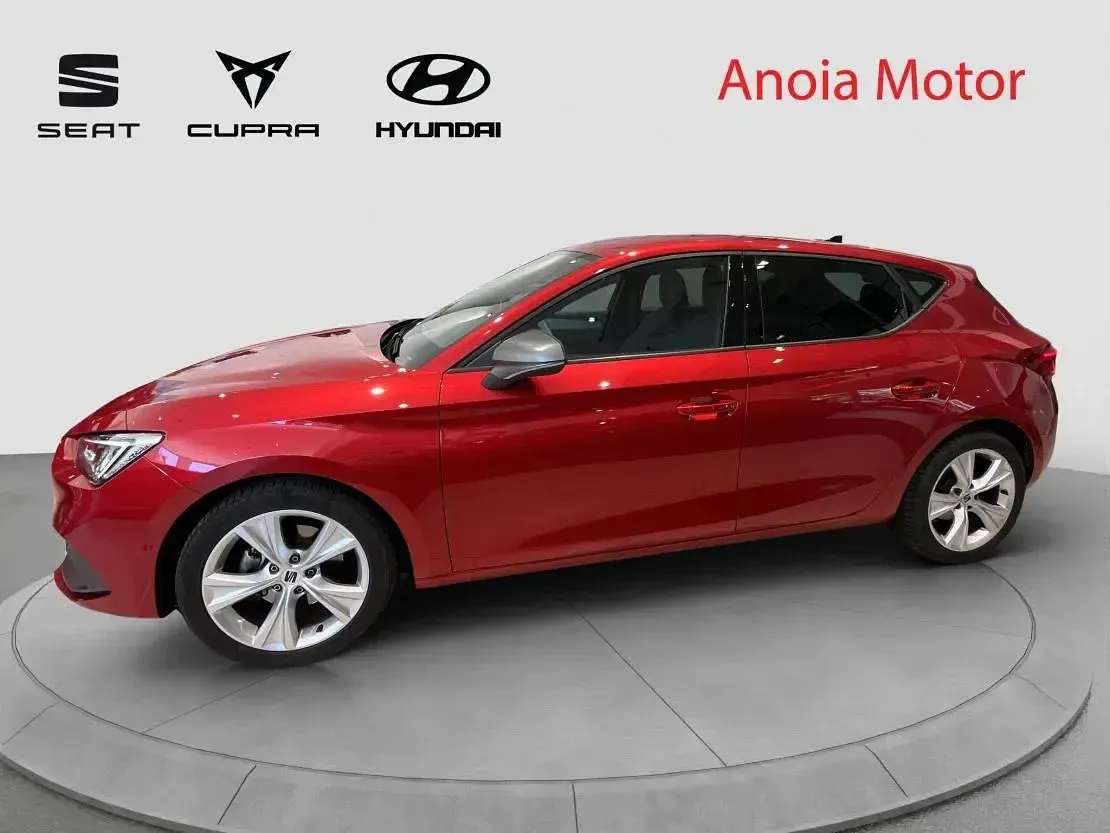 Usado Seat Leon FR 116 CV (85 kW) 2025 Rojo Berlina