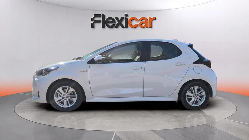 Usado Toyota Yaris Hybrid Business Edition 116 CV (85 kW) 2021 Blanco Utilitario