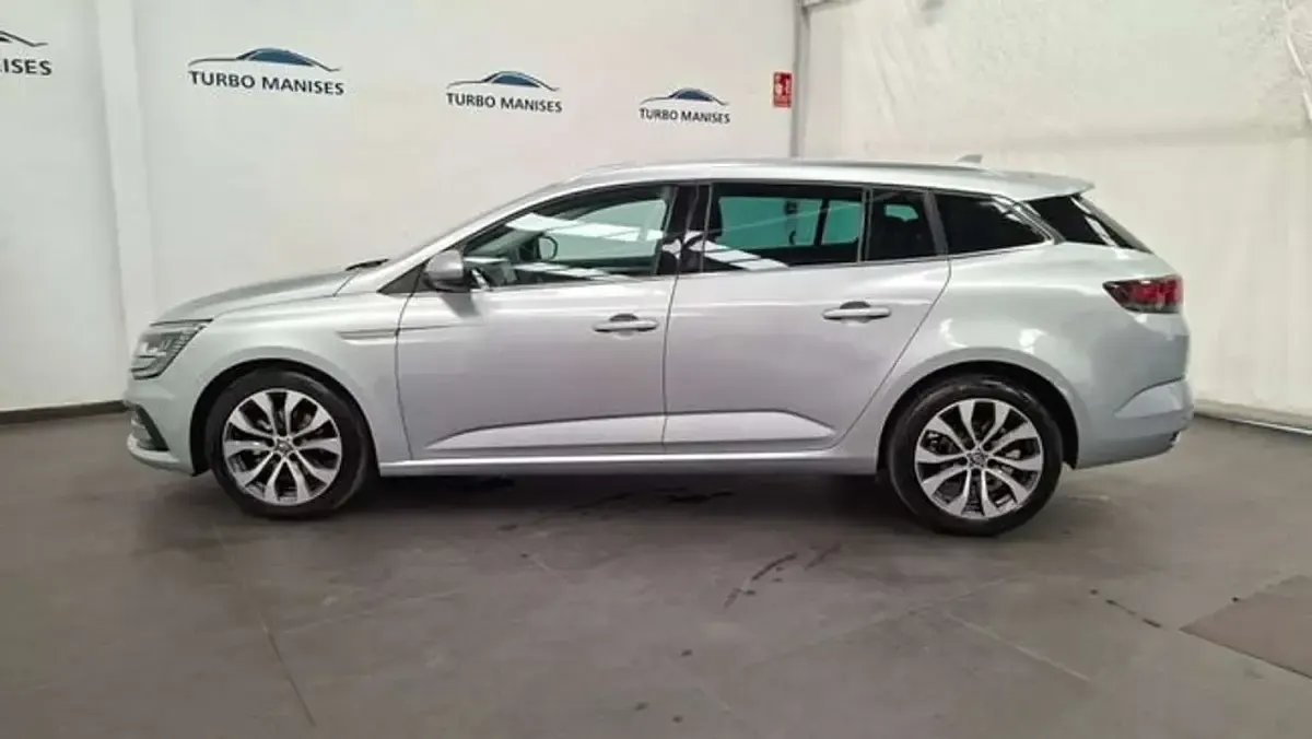 Usado Renault Mégane GrandTour Techno 140 CV (102 kW) 2023 Gris Familiar