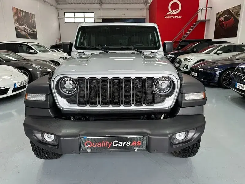 Usado Jeep Wrangler Rubicon 272 CV (200 kW) 2025 Gris / plata SUV