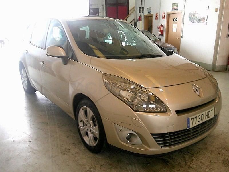 Usado Renault Grand Scénic III Dynamique 131 CV (96 kW) 2011 Beige Monovolumen