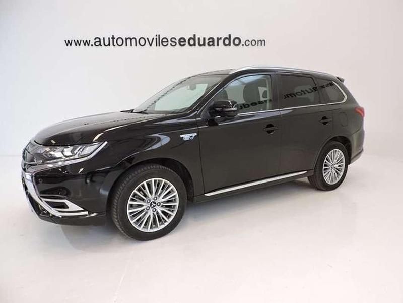 Usado Mitsubishi Outlander P-HEV 224 CV (164 kW) 2021 Negro SUV