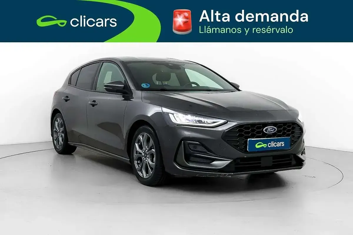 Usado Ford Focus ST-Line 155 CV (114 kW) 2023 Gris Utilitario