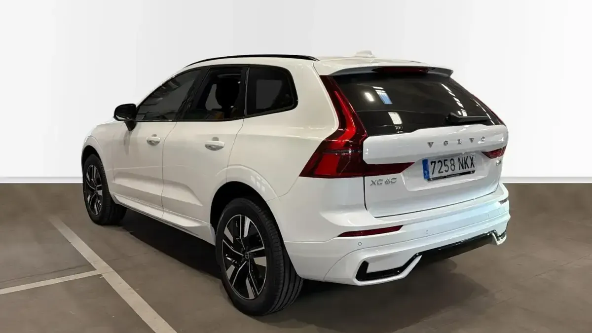 Usado Volvo XC60 Plus 250 CV (183 kW) 2026 Blanco SUV