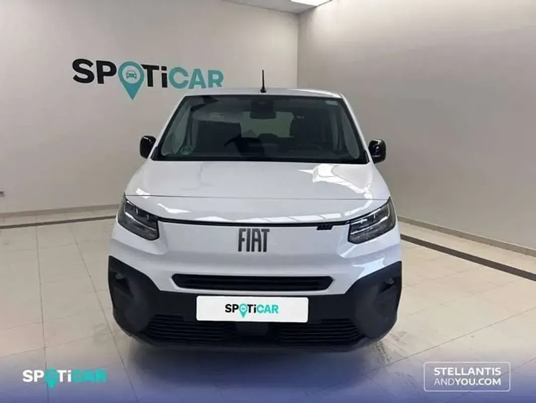 Usado Fiat Doblò 101 CV (74 kW) 2025 Blanco Monovolumen