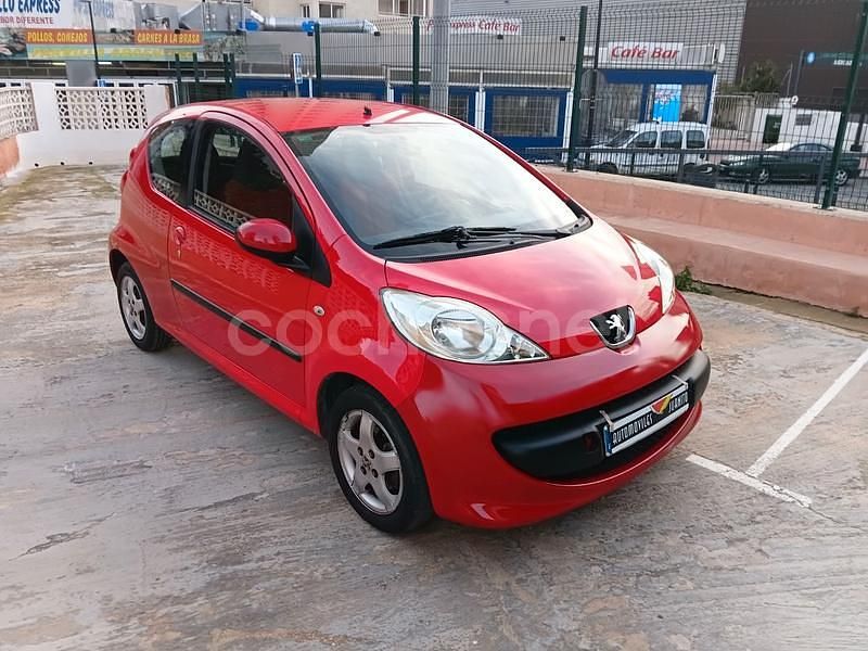 Usado Peugeot 107 Urban Move 68 CV (50 kW) 2008 Rojo Utilitario