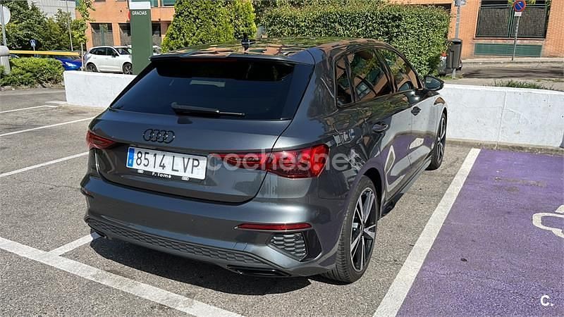 Usado Audi A3 Ambiente 150 CV (110 kW) 2021 Gris / plata Berlina