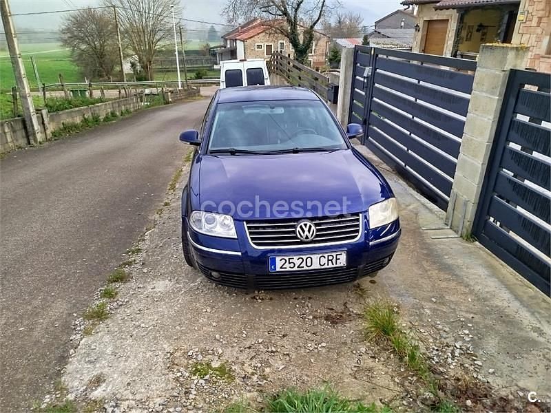 Usado VW Passat Highline 130 CV (95 kW) 2004 Azul Familiar
