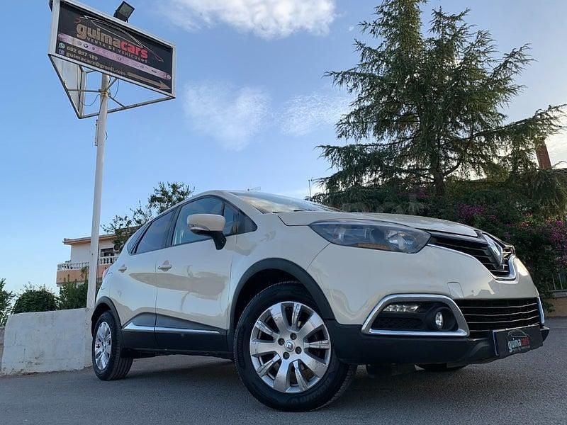 Usado Renault Captur Intens 90 CV (66 kW) 2015 Beige SUV
