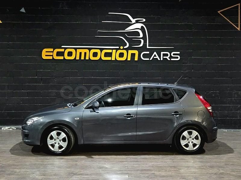 Usado Hyundai i30 Classic 109 CV (80 kW) 2010 Gris / plata Berlina