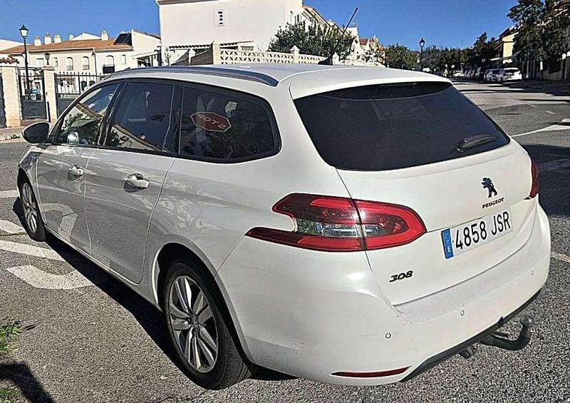 Usado Peugeot 308 SW Style 120 CV (88 kW) 2016 Blanco Familiar