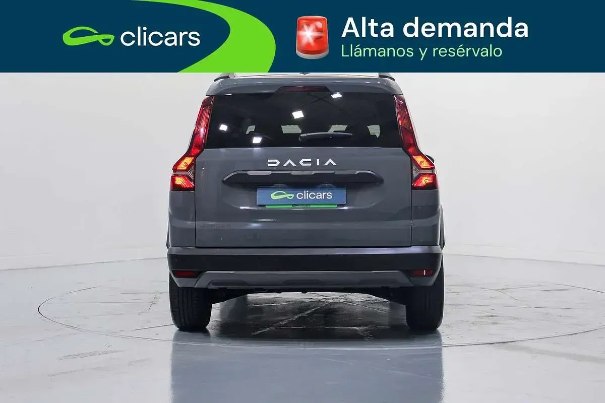 Usado Dacia Jogger Expression 110 CV (80 kW) 2025 Gris Monovolumen