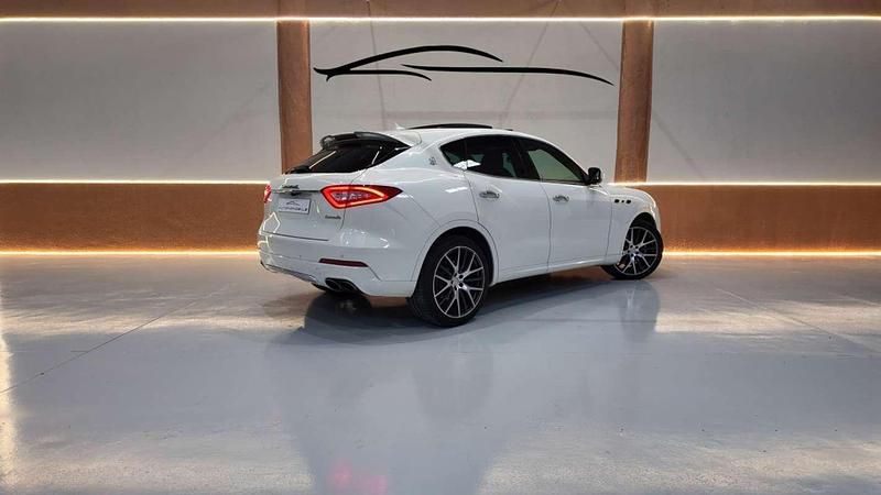 Usado Maserati Levante 430 CV (316 kW) 2017 Blanco SUV