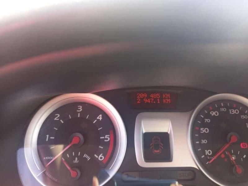 Usado Renault Clio II Expression 86 CV (63 kW) 2006 Gris Utilitario