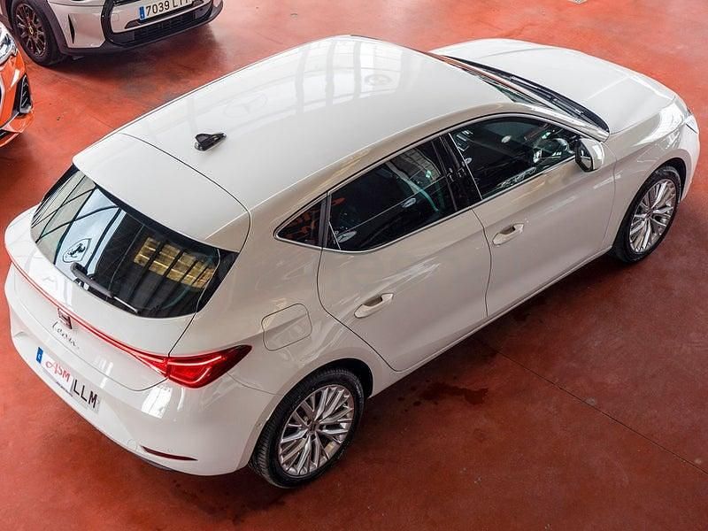 Usado Seat Leon XCELLENCE 150 CV (110 kW) 2021 Blanco Berlina