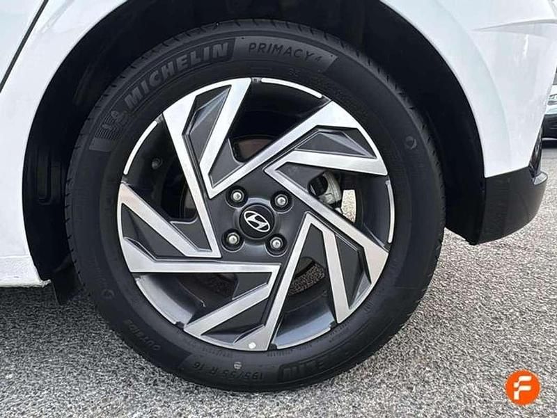 Usado Hyundai i20 84 CV (61 kW) 2024 Blanco Utilitario