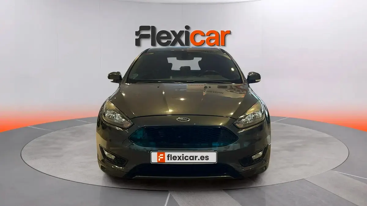 Usado Ford Focus ST-Line 120 CV (88 kW) 2018 Gris Berlina