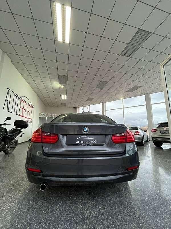 Usado BMW 318 143 CV (105 kW) 2013 Gris Familiar