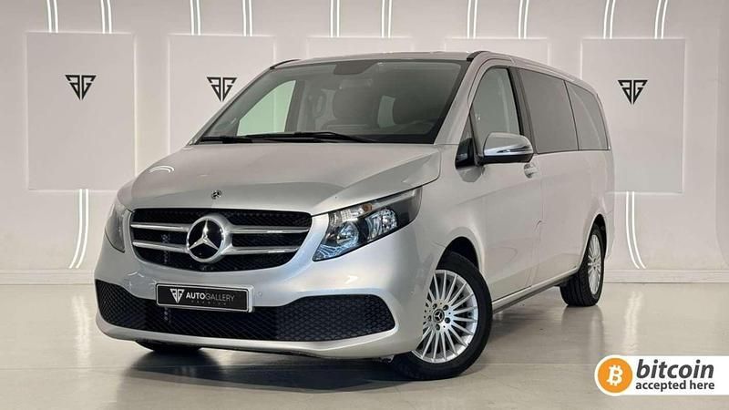 Plateado Usado 2021 Mercedes V220 Monovolumen | 51.900 € (Caro) - Imagen 1/4