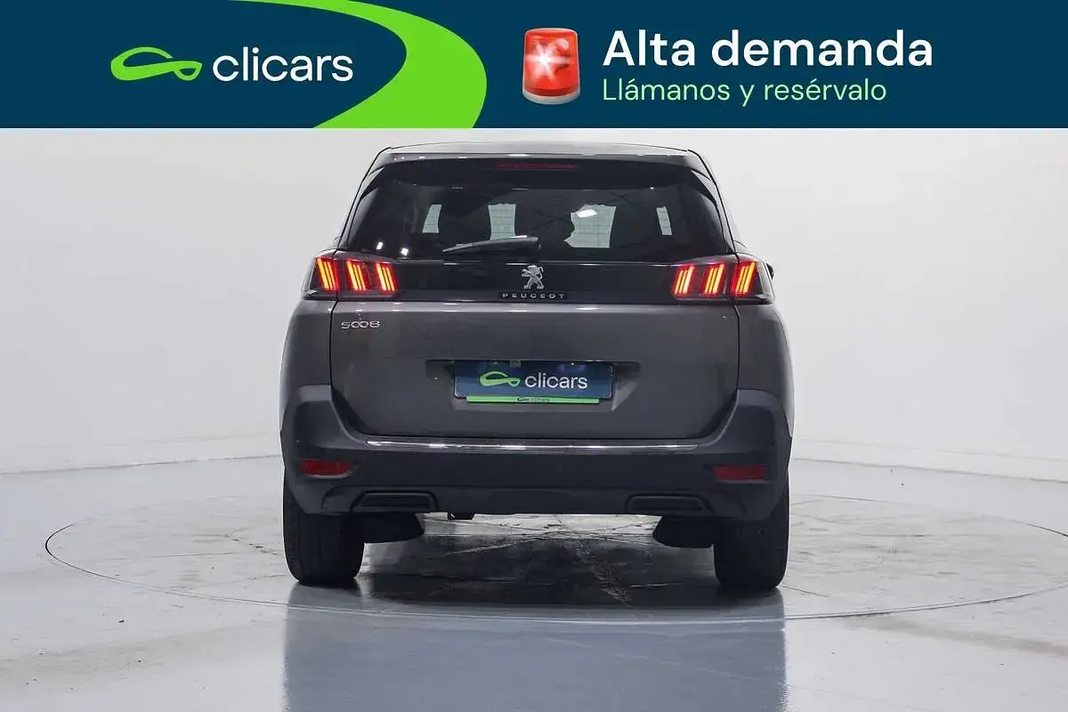 Usado Peugeot 5008 Allure 131 CV (96 kW) 2022 Gris SUV
