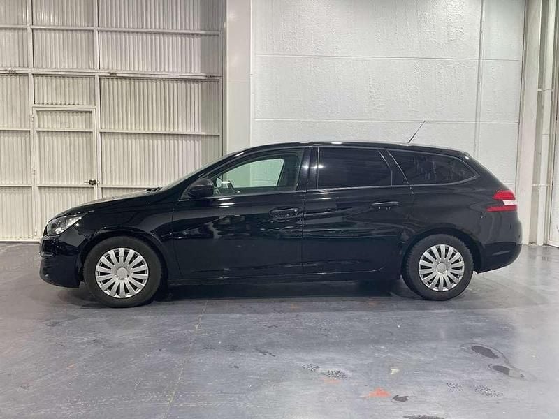 Usado Peugeot 308 SW Access 100 CV (73 kW) 2016 Negro Familiar