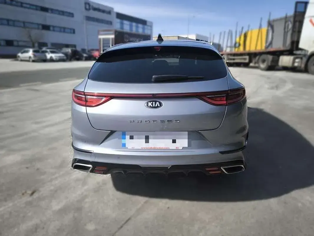 Usado Kia ProCeed GT 204 CV (150 kW) 2021 Gris Familiar