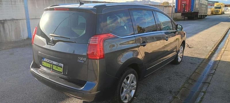 Usado Peugeot 5008 Style 120 CV (88 kW) 2016 Gris Monovolumen