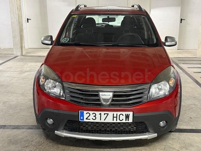 Usado Dacia Sandero Stepway 90 CV (66 kW) 2011 Granate Berlina