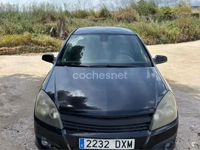 Usado Opel Astra Cosmo 120 CV (88 kW) 2006 Negro Berlina