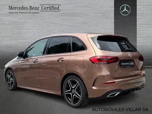 Usado Mercedes B180 136 CV (100 kW) 2022 Oro rosado Utilitario