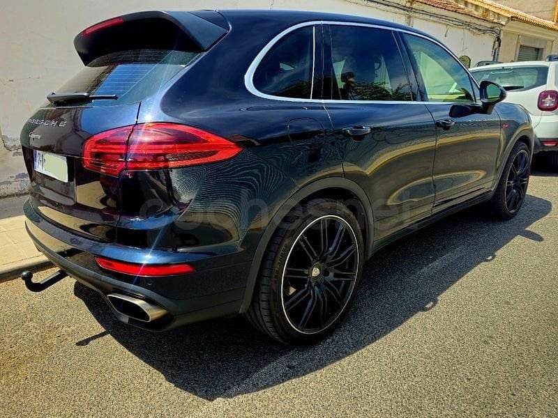 Käytetty Porsche Cayenne 262 HP (192 kW) 2015 Musta Katumaasturi