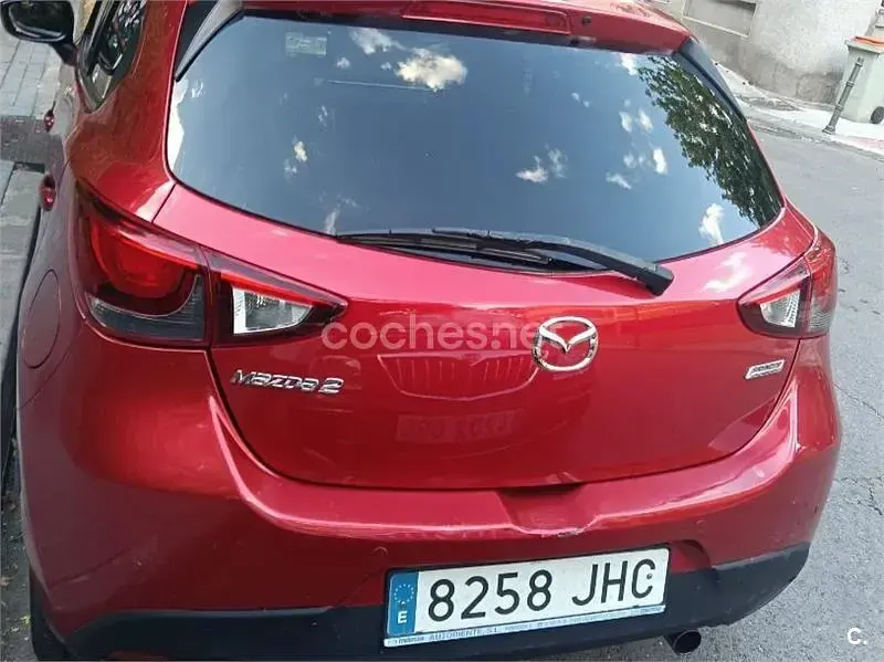 Usado Mazda 2 Luxury 90 CV (66 kW) 2015 Rojo Berlina