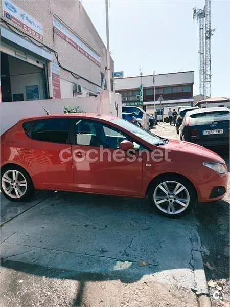 Usado Seat Ibiza 105 CV (77 kW) 2010 Rojo Berlina