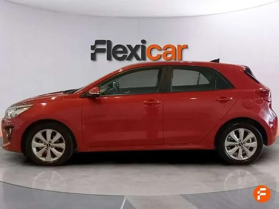 Usado Kia Rio 84 CV (61 kW) 2022 Burdeos Utilitario