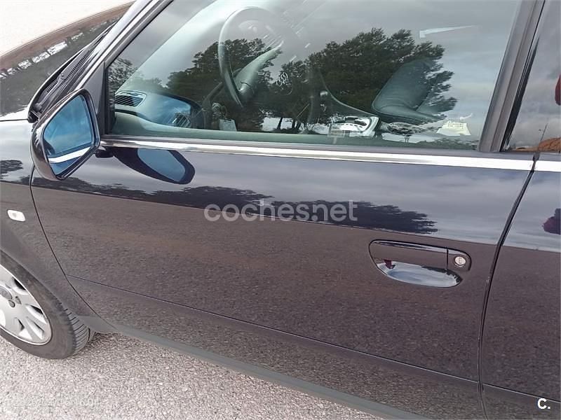 Usado Audi A6 165 CV (121 kW) 2000 Azul Berlina