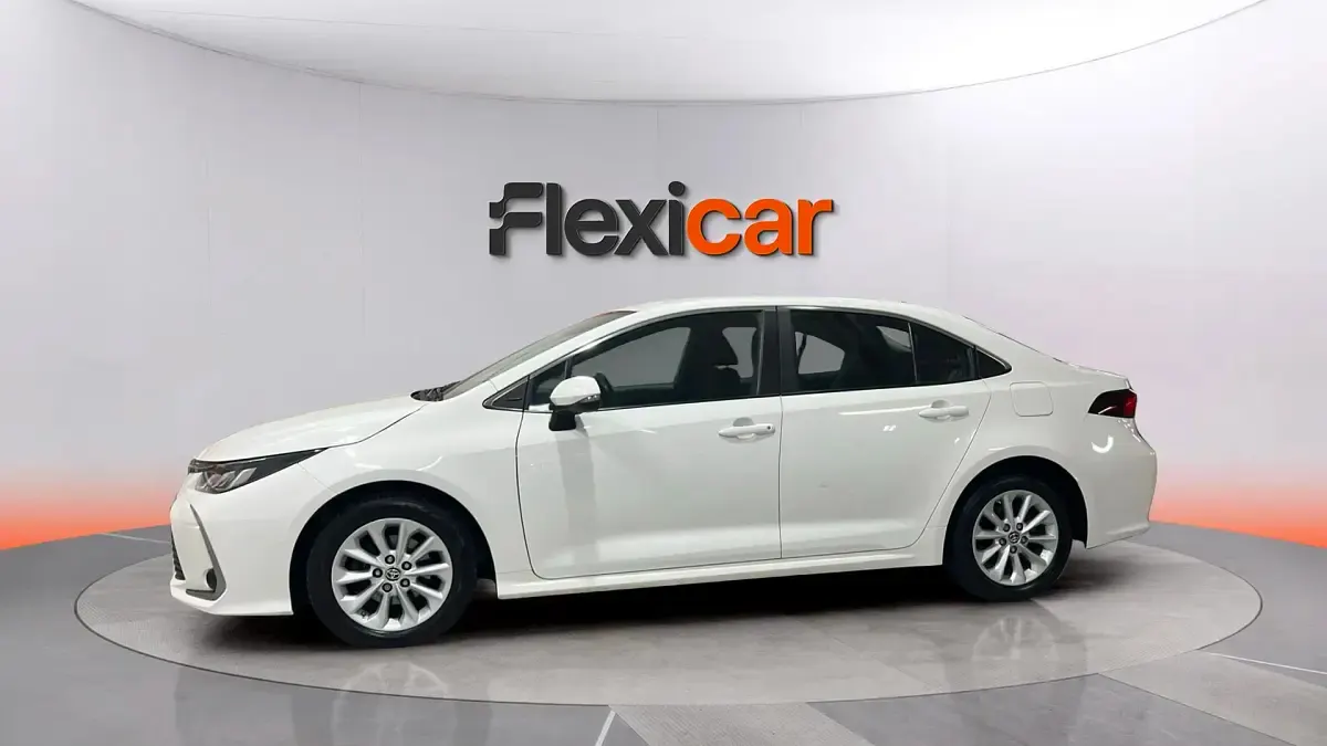 Usado Toyota Corolla Active 125 CV (91 kW) 2022 Blanco Berlina
