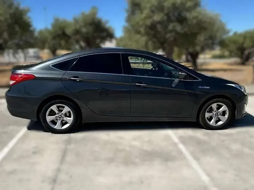 Usado Hyundai i40 GLS 116 CV (85 kW) 2013 Gris Berlina