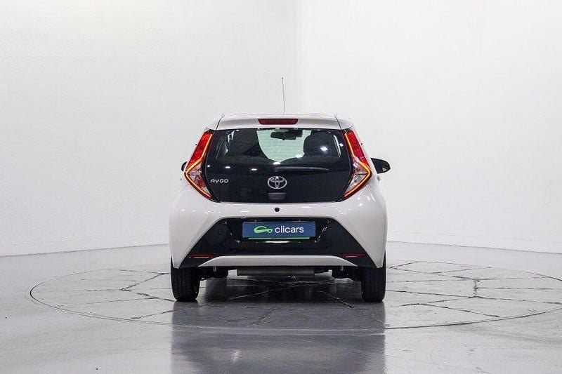 Usado Toyota Aygo X-play 72 CV (52 kW) 2019 Blanco Utilitario