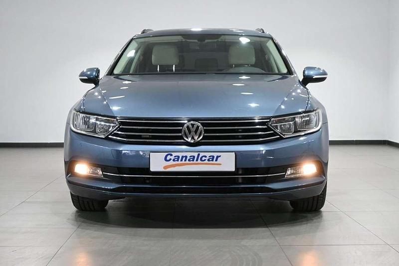 Usado VW Passat Advance 150 CV (110 kW) 2017 Azul Familiar