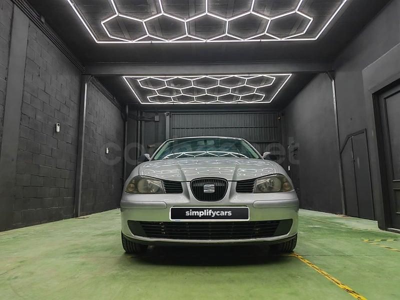 Usado Seat Ibiza Fresh 64 CV (47 kW) 2004 Gris / plata Utilitario