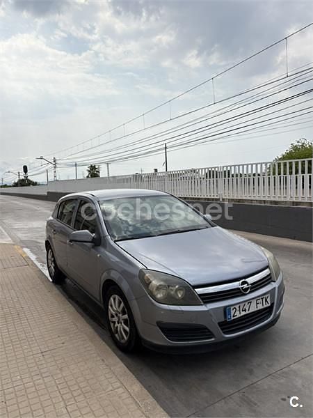 Gris / plata Usado 2007 Opel Astra Cosmo Berlina | 2500 € (Precio justo) - Imagen 1/4