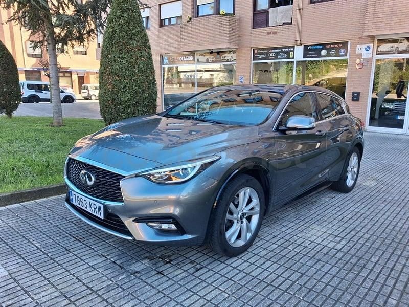 Usado Infiniti Q30 Premium 156 CV (114 kW) 2019 Gris / plata Berlina
