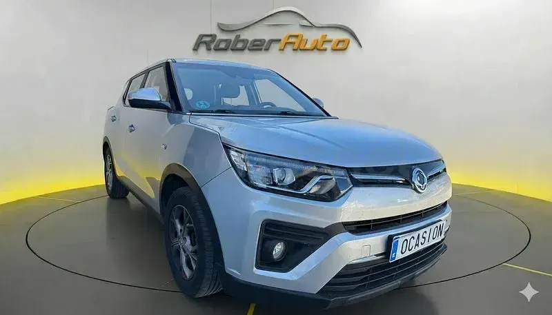 Usado SsangYong Tivoli 128 CV (94 kW) 2021 Gris / plata SUV