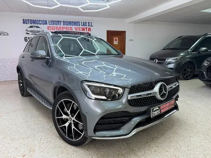 Usado Mercedes GLC300e 306 CV (225 kW) 2021 Gris / plata SUV
