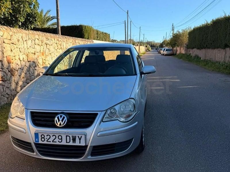 Usado VW Polo Advance 75 CV (55 kW) 2006 Gris / plata Utilitario